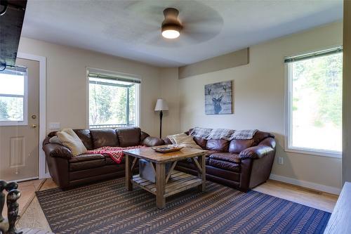 1845 Cardinal Creek Road, Kelowna, BC - Indoor Photo Showing Living Room