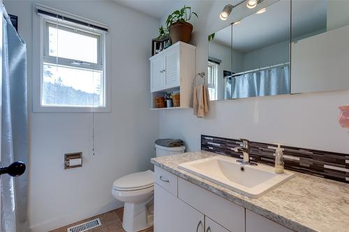 1845 Cardinal Creek Road, Kelowna, BC - Indoor Photo Showing Bathroom