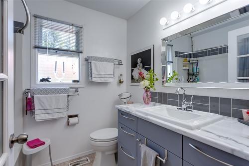 1845 Cardinal Creek Road, Kelowna, BC - Indoor Photo Showing Bathroom