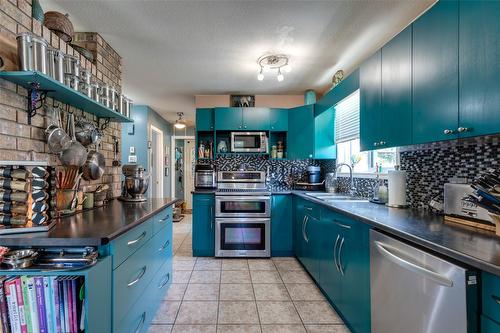 1845 Cardinal Creek Road, Kelowna, BC - Indoor Photo Showing Kitchen