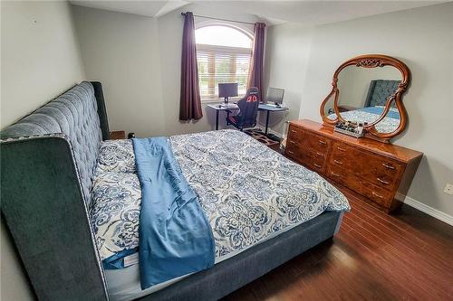 56 Bosworth Street, Hamilton, ON - Indoor Photo Showing Bedroom