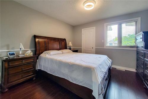 56 Bosworth Street, Hamilton, ON - Indoor Photo Showing Bedroom