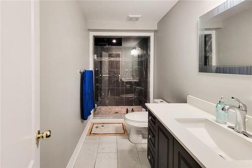 56 Bosworth Street, Hamilton, ON - Indoor Photo Showing Bathroom