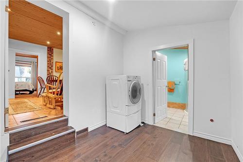 94 East 35Th Street, Hamilton, ON - Indoor Photo Showing Laundry Room