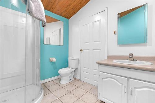 94 East 35Th Street, Hamilton, ON - Indoor Photo Showing Bathroom