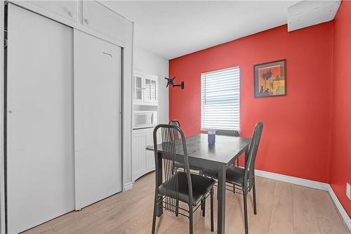 94 East 35Th Street, Hamilton, ON - Indoor Photo Showing Dining Room