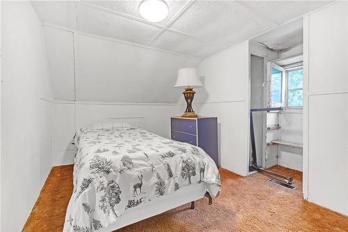 94 East 35Th Street, Hamilton, ON - Indoor Photo Showing Bedroom