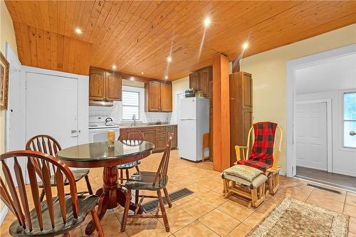 94 East 35Th Street, Hamilton, ON - Indoor Photo Showing Dining Room