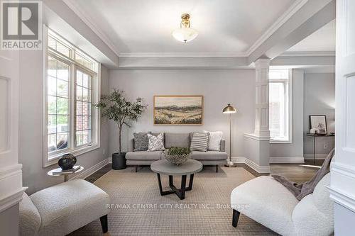 332 Chambers Place, London, ON - Indoor Photo Showing Living Room