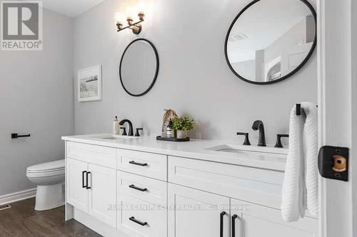 332 Chambers Place, London, ON - Indoor Photo Showing Bathroom