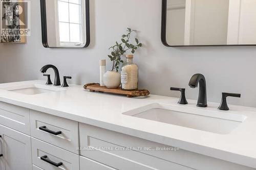 332 Chambers Place, London, ON - Indoor Photo Showing Bathroom