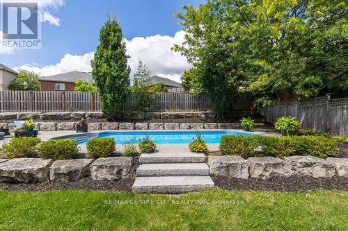 332 Chambers Place, London, ON - Outdoor With In Ground Pool With Backyard