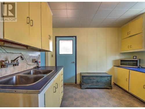 3405 33 Avenue, Vernon, BC - Indoor Photo Showing Kitchen With Double Sink