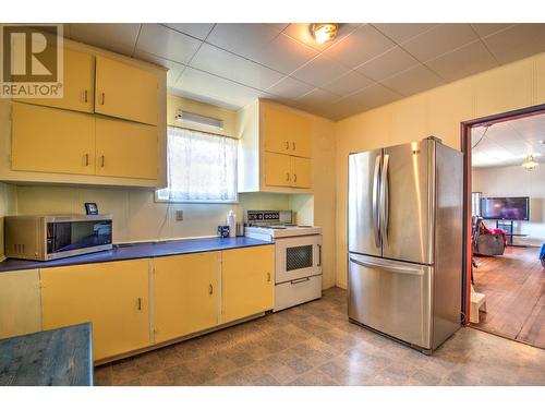 3405 33 Avenue, Vernon, BC - Indoor Photo Showing Kitchen