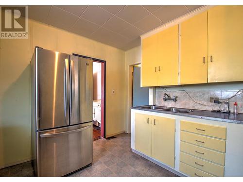 3405 33 Avenue, Vernon, BC - Indoor Photo Showing Kitchen With Double Sink