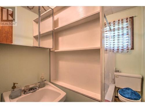 3405 33 Avenue, Vernon, BC - Indoor Photo Showing Bathroom