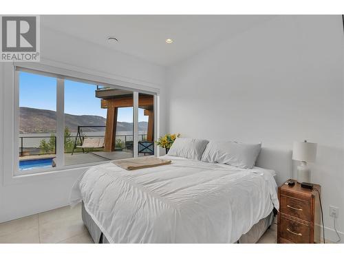 3514 Mckinley Beach Drive, Kelowna, BC - Indoor Photo Showing Bedroom