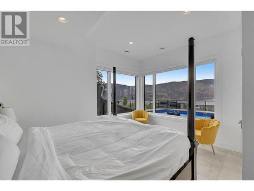 3514 Mckinley Beach Drive, Kelowna, BC - Indoor Photo Showing Bedroom