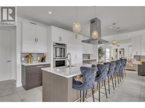 3514 Mckinley Beach Drive, Kelowna, BC - Indoor Photo Showing Kitchen With Upgraded Kitchen