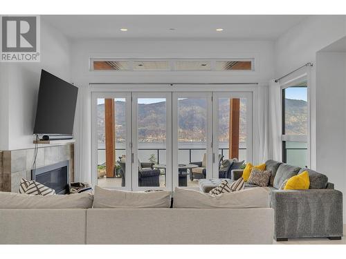 3514 Mckinley Beach Drive, Kelowna, BC - Indoor Photo Showing Living Room With Fireplace