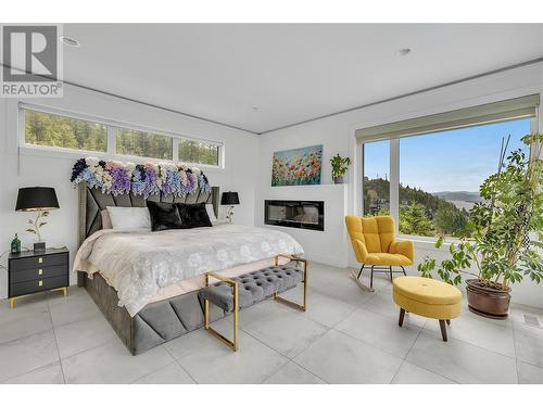 3514 Mckinley Beach Drive, Kelowna, BC - Indoor Photo Showing Bedroom