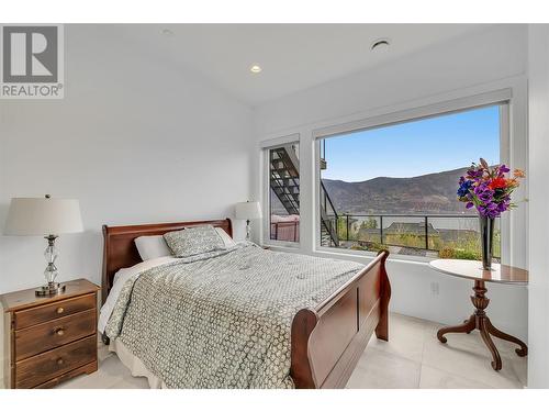 3514 Mckinley Beach Drive, Kelowna, BC - Indoor Photo Showing Bedroom