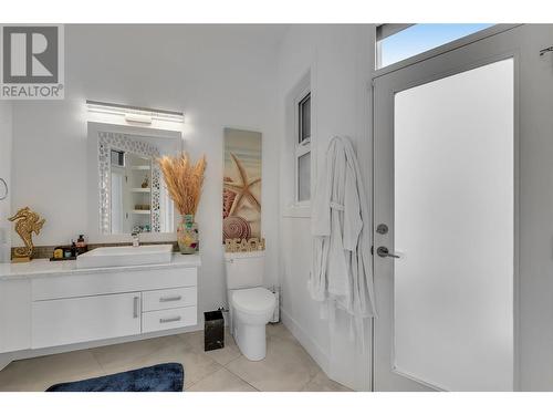 3514 Mckinley Beach Drive, Kelowna, BC - Indoor Photo Showing Bathroom