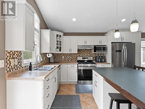 3699 Deerbrook Drive, Windsor, ON - Indoor Photo Showing Kitchen With Double Sink With Upgraded Kitchen