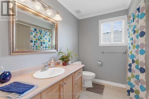 10 Buman Court, Barrie, ON - Indoor Photo Showing Bathroom