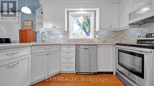 1681 Vaughan Drive, Caledon (Caledon Village), ON - Indoor Photo Showing Kitchen With Upgraded Kitchen