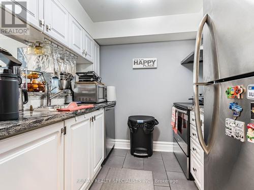 2010 - 3 Hickory Tree Road, Toronto W04, ON - Indoor Photo Showing Kitchen