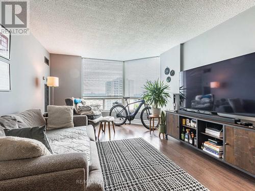 2010 - 3 Hickory Tree Road, Toronto W04, ON - Indoor Photo Showing Living Room