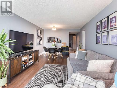 2010 - 3 Hickory Tree Road, Toronto W04, ON - Indoor Photo Showing Living Room