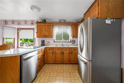 2808 Dominion Road, Ridgeway, ON - Indoor Photo Showing Kitchen With Double Sink