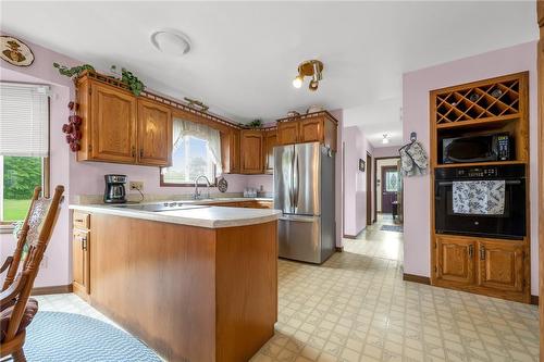 2808 Dominion Road, Ridgeway, ON - Indoor Photo Showing Kitchen