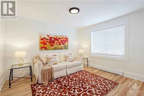 70 Cobourg Street, Ottawa, ON - Indoor Photo Showing Living Room