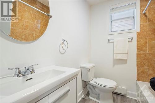 70 Cobourg Street, Ottawa, ON - Indoor Photo Showing Bathroom