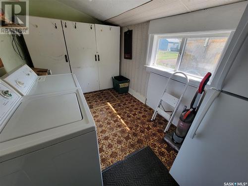 202 Irvine Street, Cut Knife, SK - Indoor Photo Showing Laundry Room