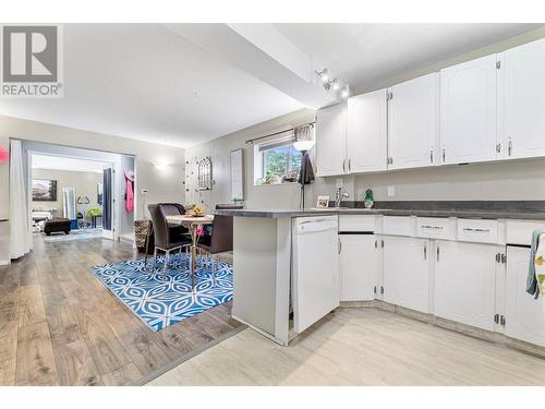 660 Sparrow Road, Kelowna, BC - Indoor Photo Showing Kitchen