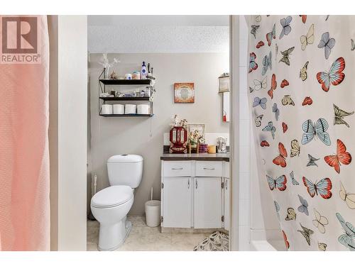 660 Sparrow Road, Kelowna, BC - Indoor Photo Showing Bathroom