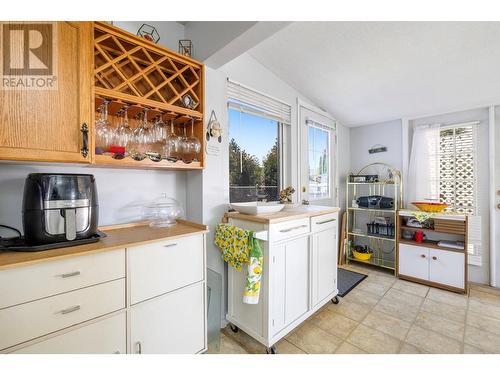 660 Sparrow Road, Kelowna, BC - Indoor Photo Showing Kitchen