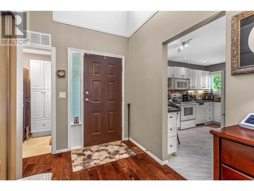 350 Davie Road Unit# 1, Kelowna, BC - Indoor Photo Showing Kitchen