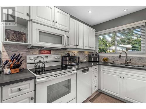 350 Davie Road Unit# 1, Kelowna, BC - Indoor Photo Showing Kitchen With Double Sink