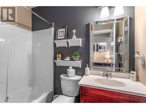 350 Davie Road Unit# 1, Kelowna, BC - Indoor Photo Showing Bathroom