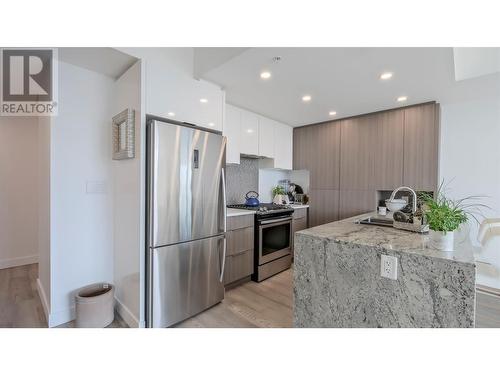 1151 Sunset Drive Unit# 1106, Kelowna, BC - Indoor Photo Showing Kitchen With Upgraded Kitchen