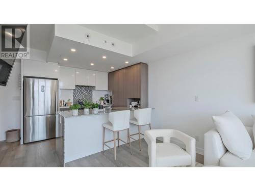 1151 Sunset Drive Unit# 1106, Kelowna, BC - Indoor Photo Showing Kitchen