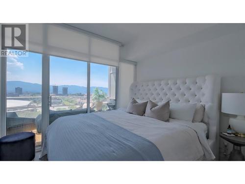 1151 Sunset Drive Unit# 1106, Kelowna, BC - Indoor Photo Showing Bedroom