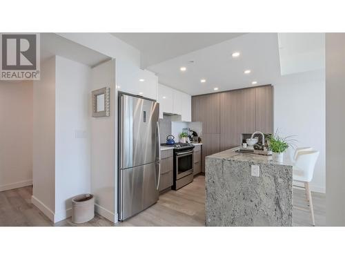 1151 Sunset Drive Unit# 1106, Kelowna, BC - Indoor Photo Showing Kitchen