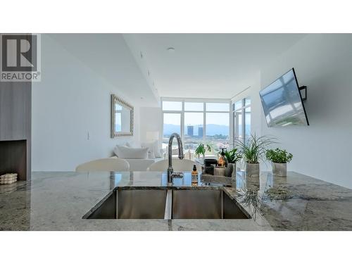 1151 Sunset Drive Unit# 1106, Kelowna, BC - Indoor Photo Showing Kitchen