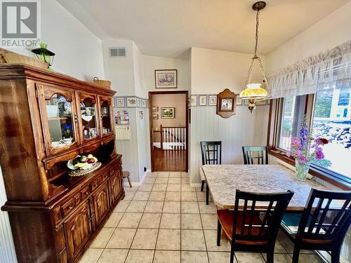 5790 Timothy Lake Road, Lac La Hache, BC - Indoor Photo Showing Dining Room